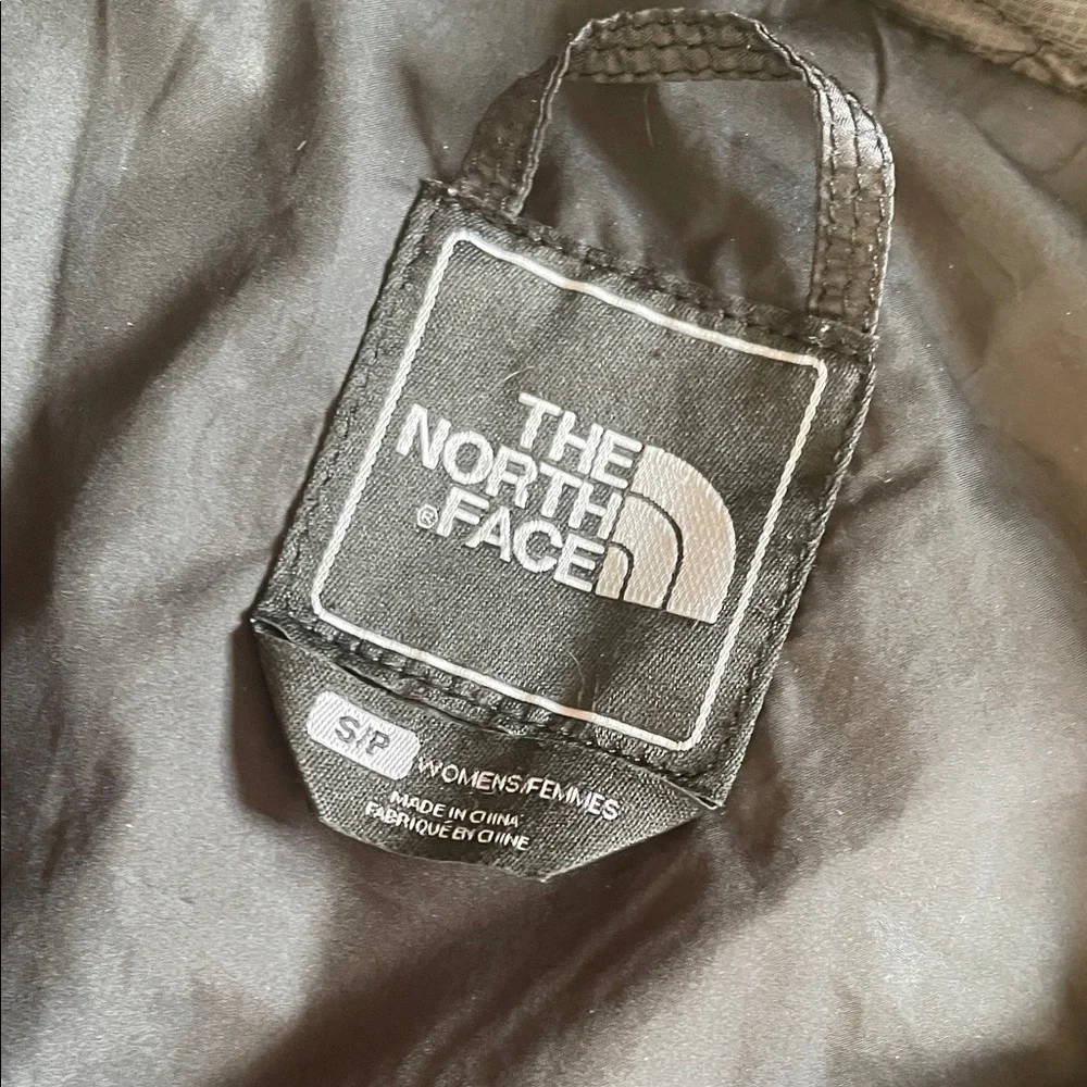 The North Face Women's Black Quilted Snow Jacket - Picture 3 of 7